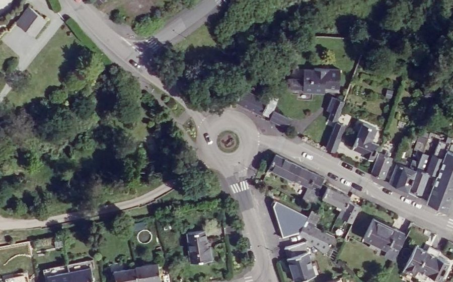 Vue aérienne du Rond-point anonyme n°39991831