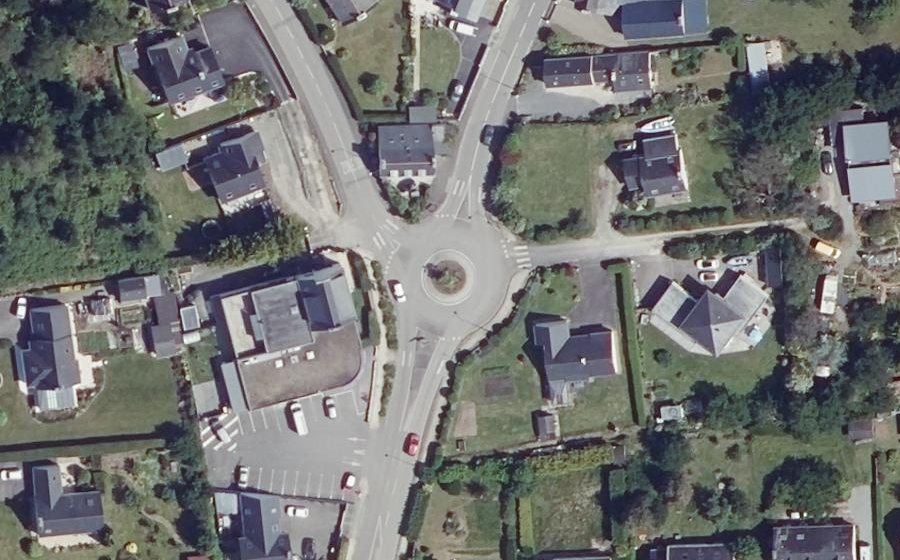 Vue aérienne du Rond-point anonyme n°39991860