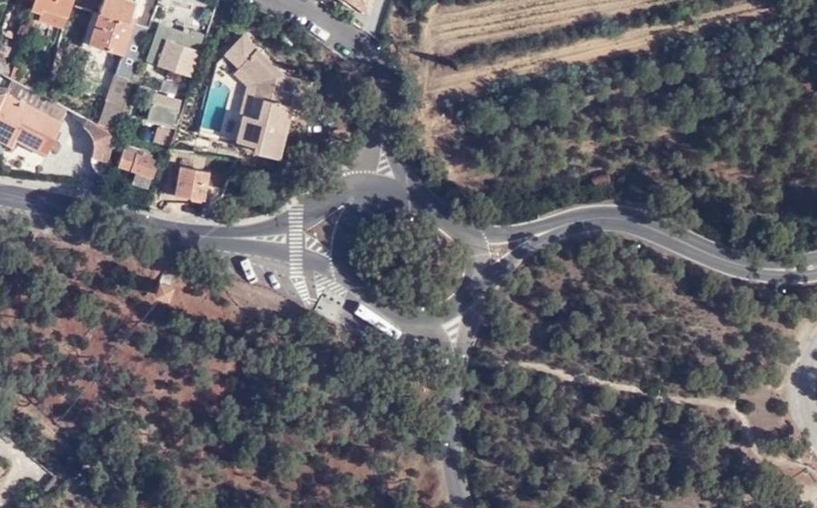 Vue aérienne du Rond-point anonyme n°39997165