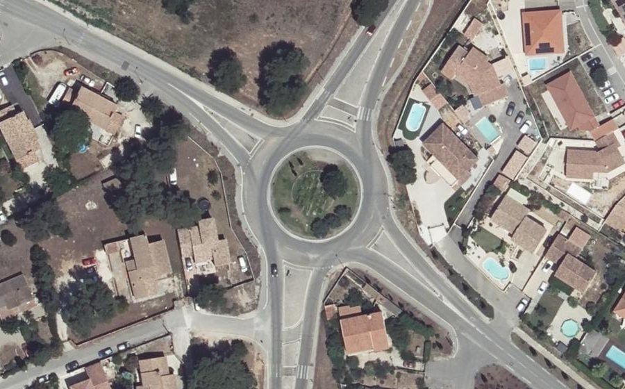 Vue aérienne du Rond-point anonyme n°39998078