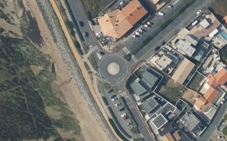 Vue aérienne du Rond-point anonyme n°39998135