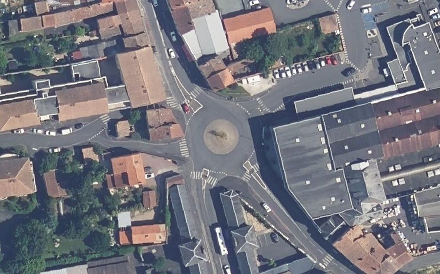 Vue aérienne du Rond-point anonyme n°40029150