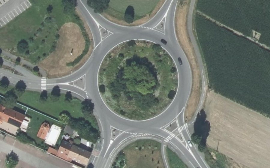 Vue aérienne du Rond-point anonyme n°40030812