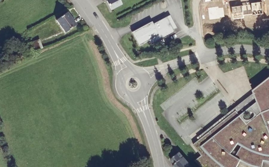 Vue aérienne du Rond-point anonyme n°400313731