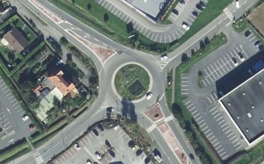 Vue aérienne du Rond-point anonyme n°40036199