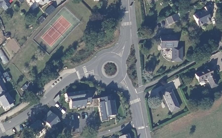 Vue aérienne du Rond-point anonyme n°400798801