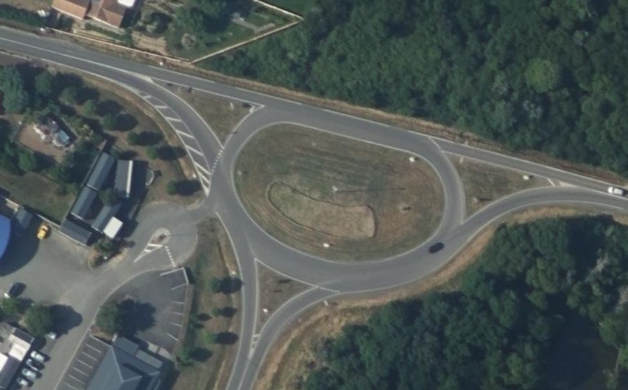 Vue aérienne du Rond-point anonyme n°40083694