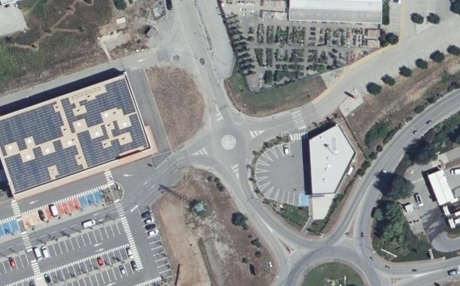 Vue aérienne du Rond-point anonyme n°400951184