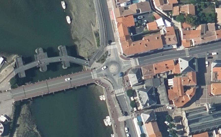 Vue aérienne du Rond-point anonyme n°40107080