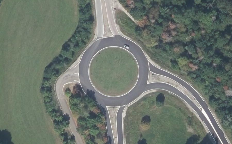 Vue aérienne du Rond-point anonyme n°40109103