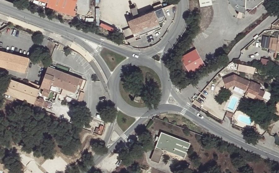 Vue aérienne du Rond-point anonyme n°40122965