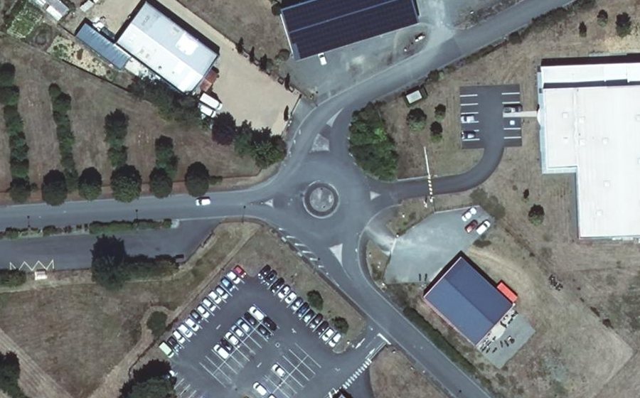 Vue aérienne du Rond-point anonyme n°401256541