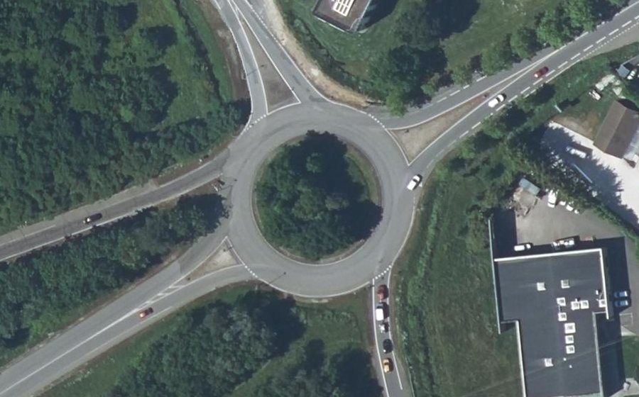 Vue aérienne du Rond-point anonyme n°40148454