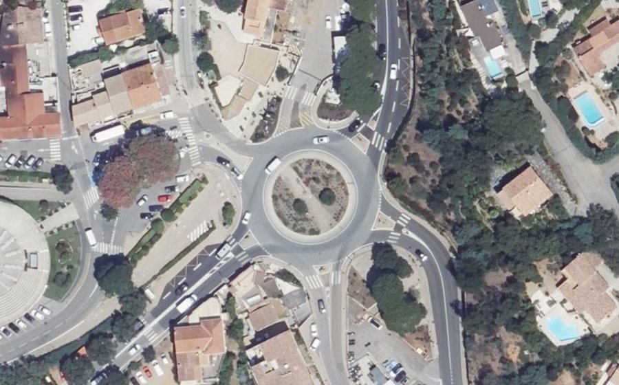 Vue aérienne du Rond-point anonyme n°40158071