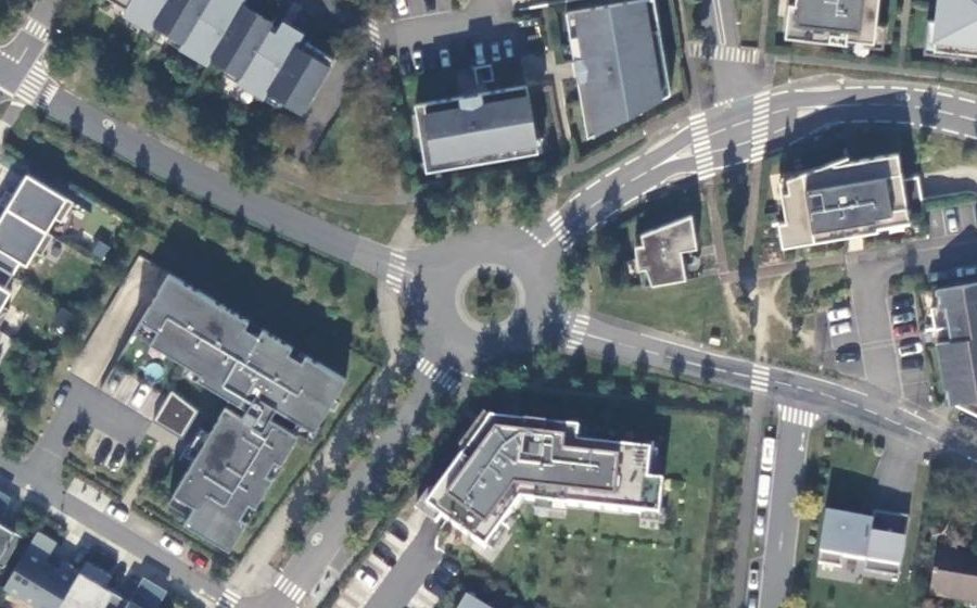 Vue aérienne du Rond-point anonyme n°401613314