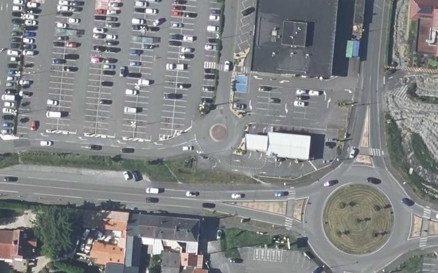 Vue aérienne du Rond-point anonyme n°40162633