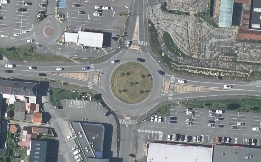 Vue aérienne du Rond-point anonyme n°40162989