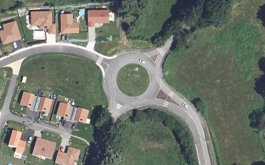 Vue aérienne du Rond-point anonyme n°401946489