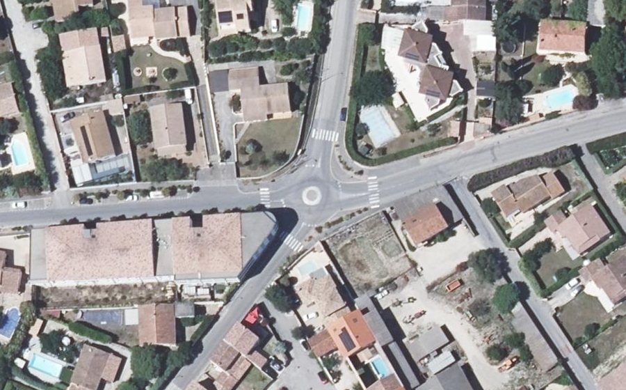 Vue aérienne du Rond-point anonyme n°401986463