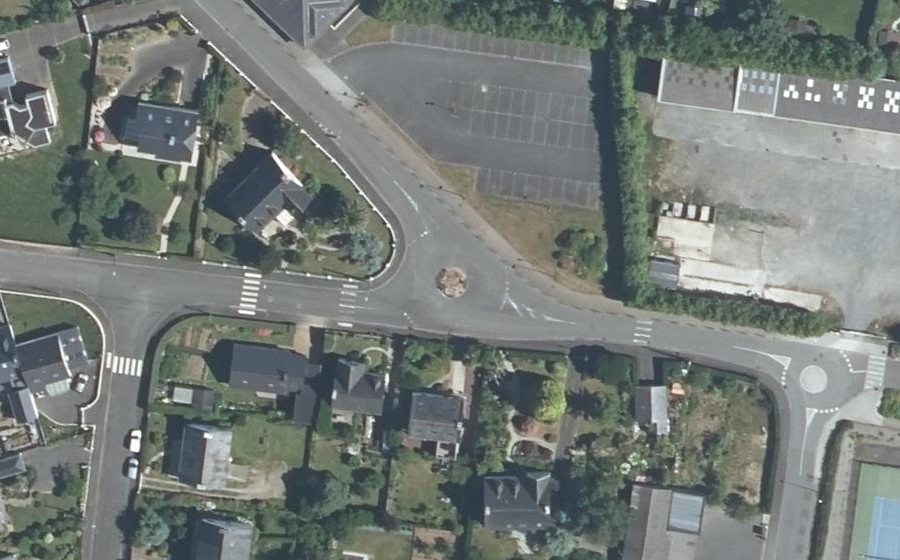 Vue aérienne du Rond-point anonyme n°402023274