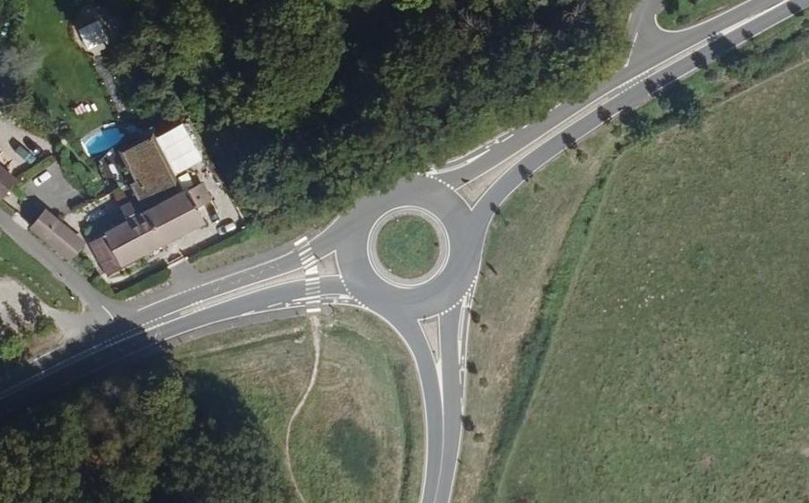 Vue aérienne du Rond-point anonyme n°402034558