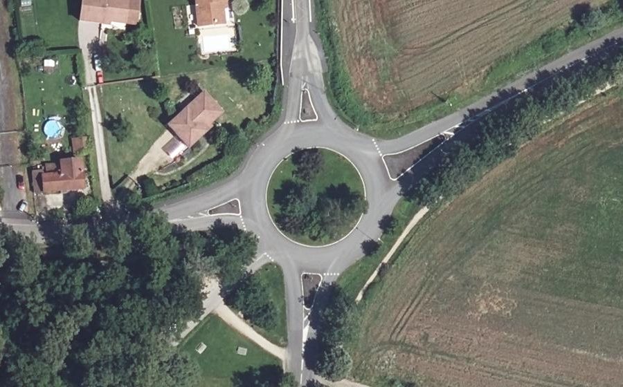 Vue aérienne du Rond-point anonyme n°40204950