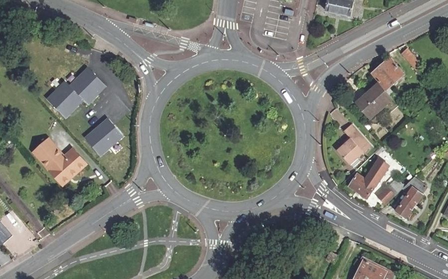 Vue aérienne du Rond-point anonyme n°40205045