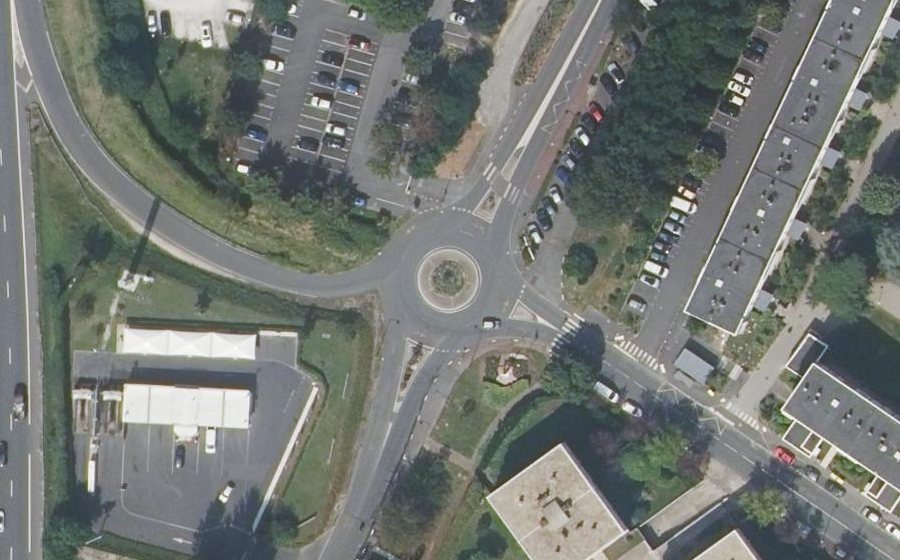 Vue aérienne du Rond-point anonyme n°402053131