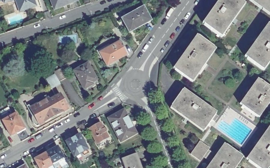 Vue aérienne du Rond-point anonyme n°402062793