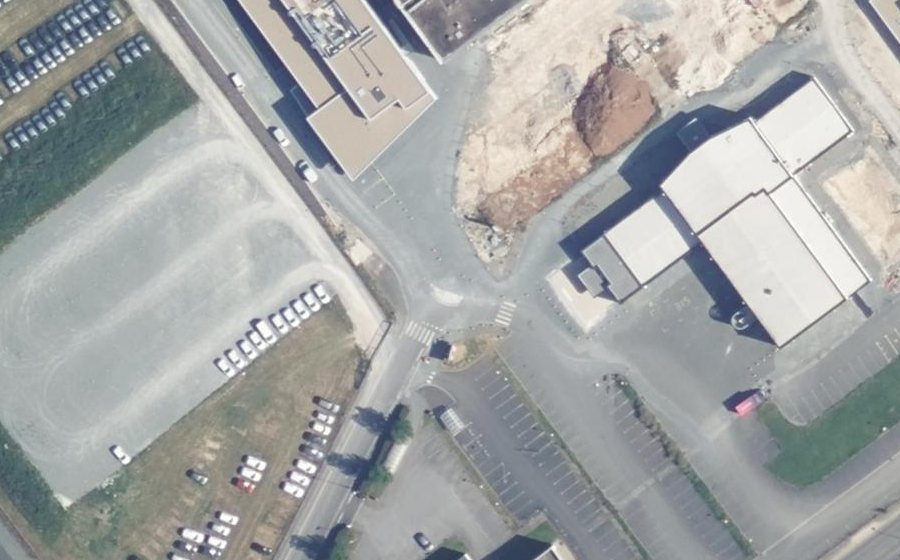 Vue aérienne du Rond-point anonyme n°40212048