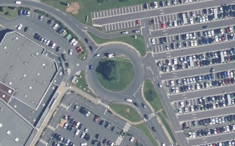 Vue aérienne du Rond-point anonyme n°40212051
