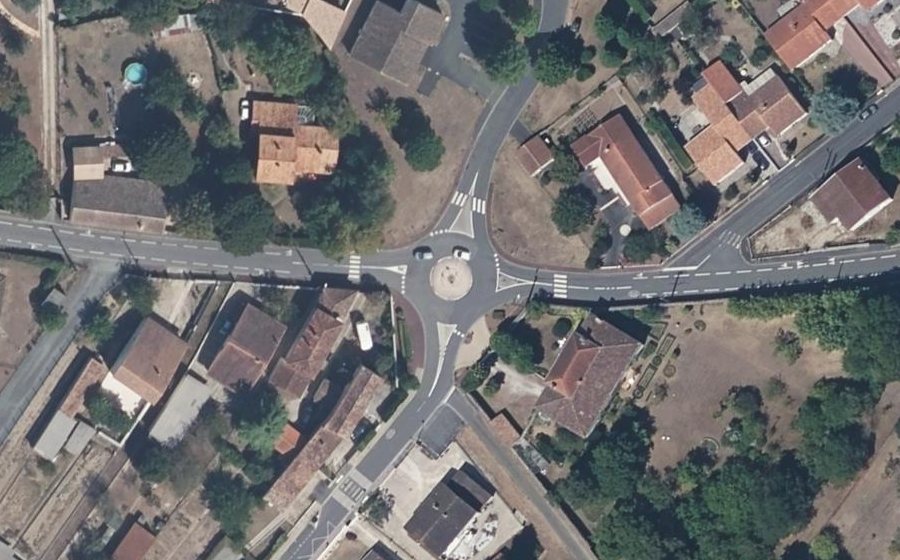 Vue aérienne du Rond-point anonyme n°402157807