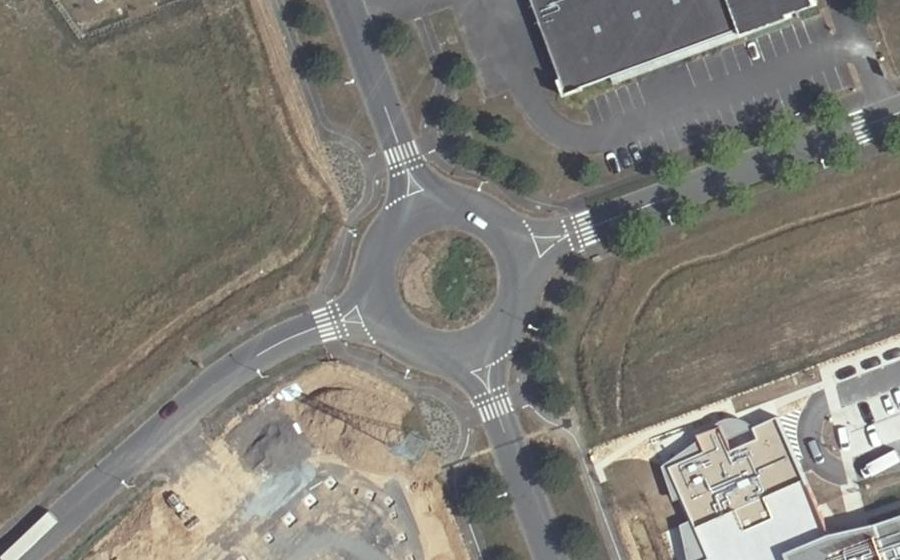 Vue aérienne du Rond-point anonyme n°40217137