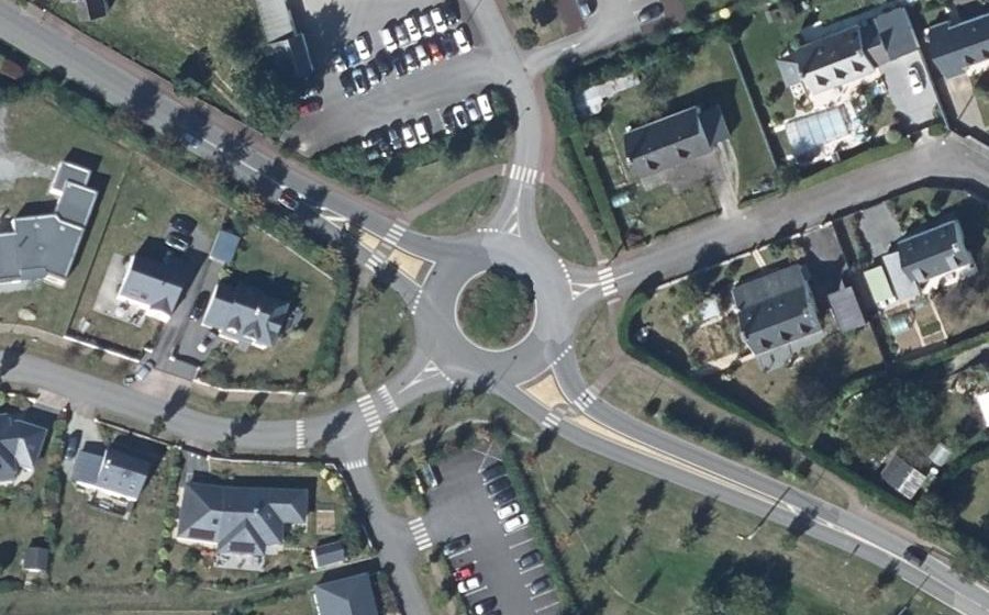 Vue aérienne du Rond-point anonyme n°402195953