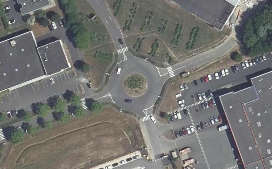 Vue aérienne du Rond-point anonyme n°40220253