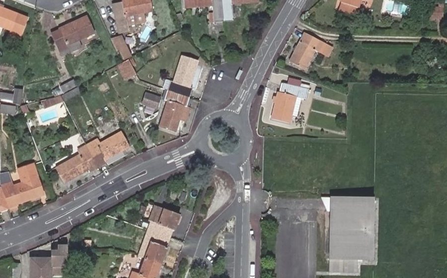 Vue aérienne du Rond-point anonyme n°40220823