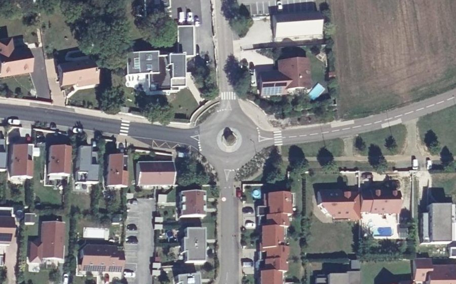 Vue aérienne du Rond-point anonyme n°40229407