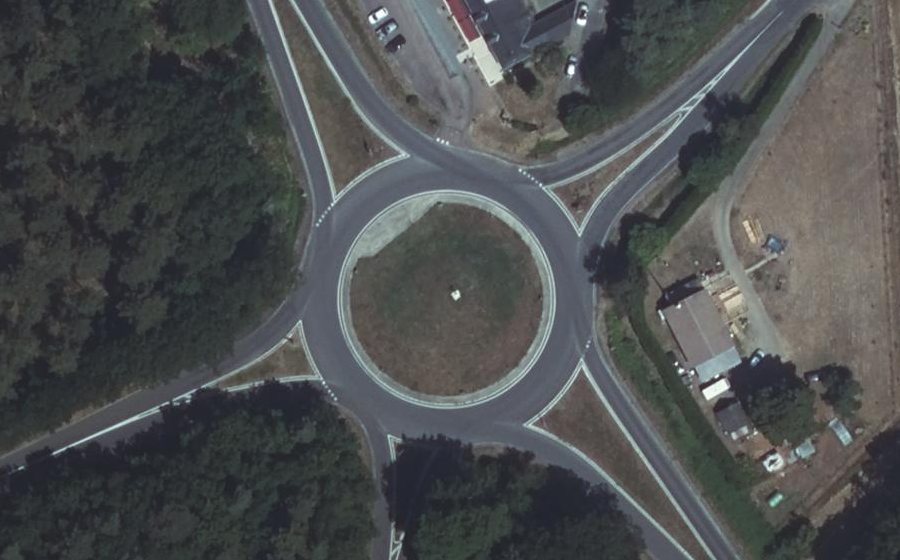 Vue aérienne du Rond-point anonyme n°40236247