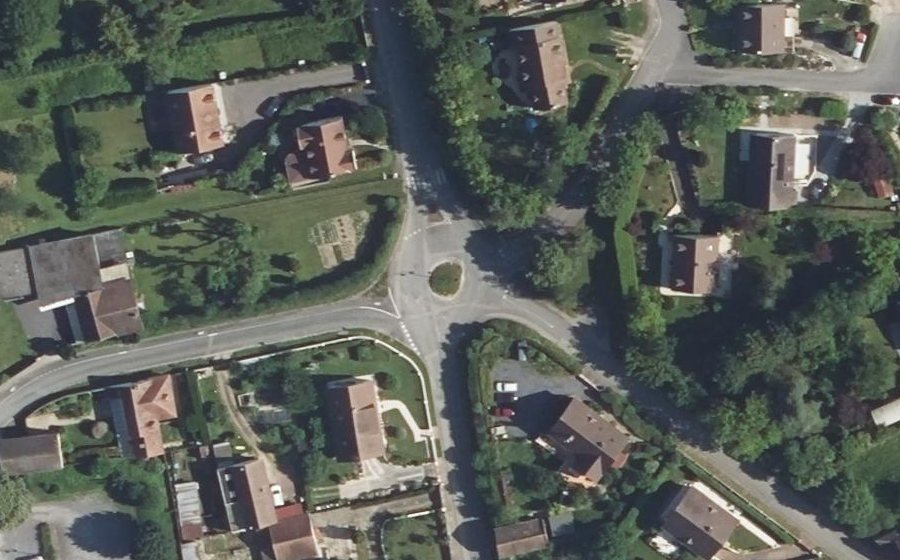Vue aérienne du Rond-point anonyme n°40240947