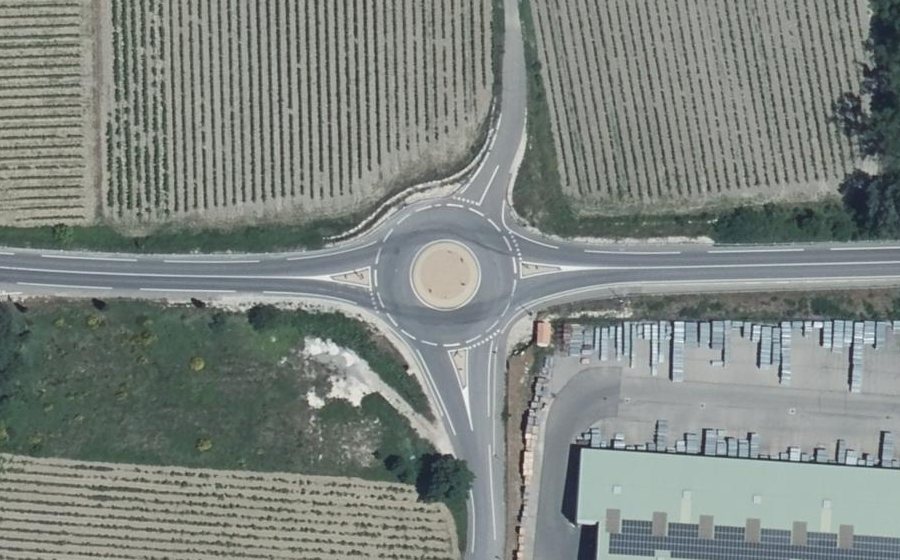 Vue aérienne du Rond-point anonyme n°402662233