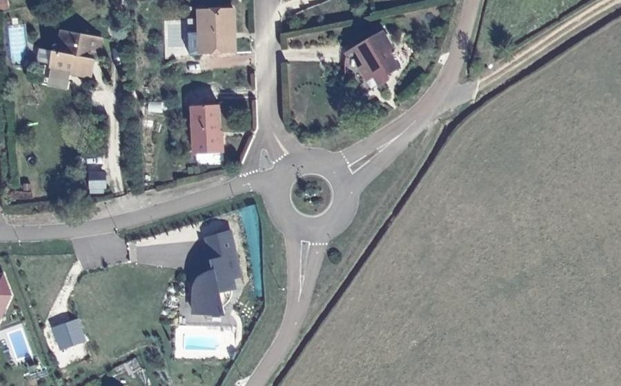 Vue aérienne du Rond-point anonyme n°40268445