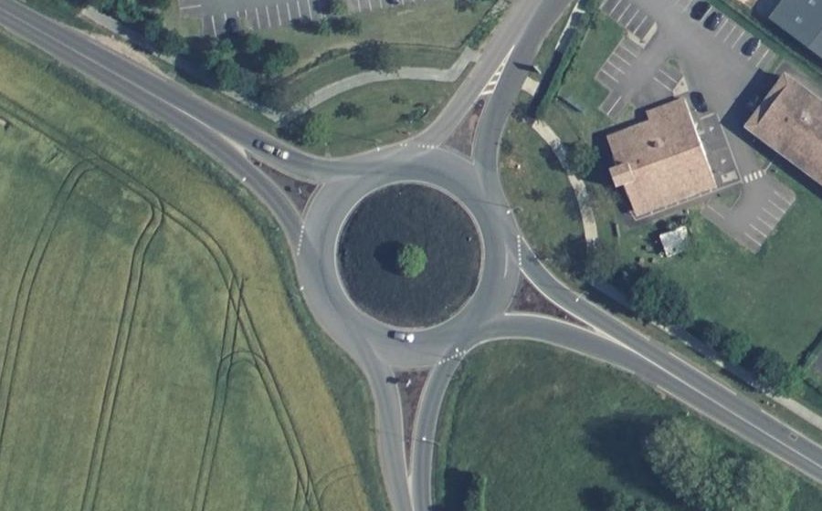 Vue aérienne du Rond-point anonyme n°40269393