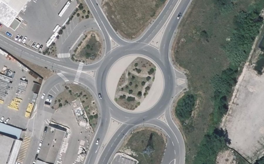 Vue aérienne du Rond-point anonyme n°402706736
