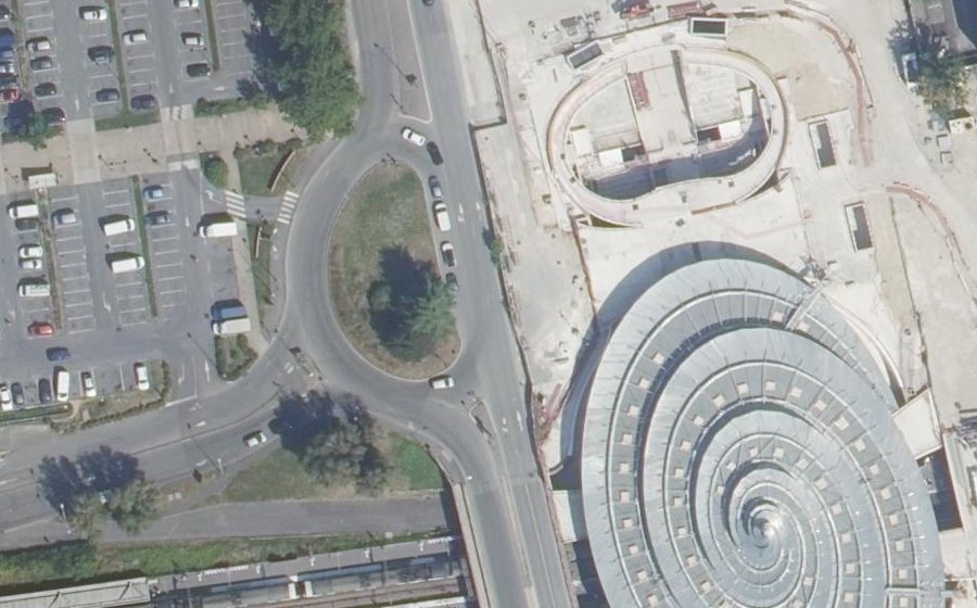 Vue aérienne du Rond-point anonyme n°402809138