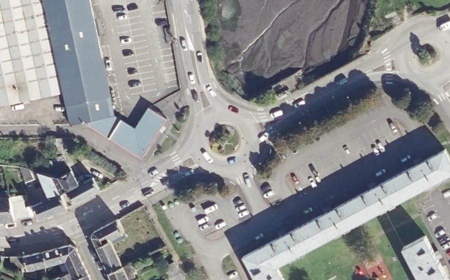 Vue aérienne du Rond-point anonyme n°40282619