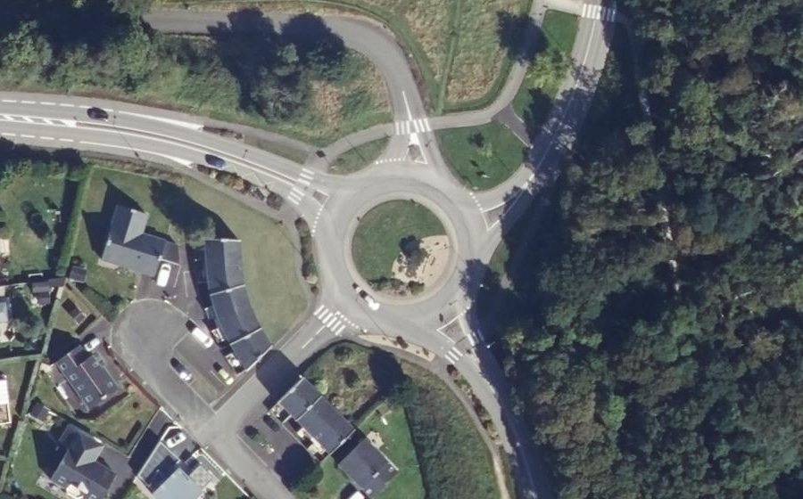 Vue aérienne du Rond-point anonyme n°40282642