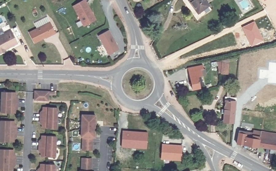 Vue aérienne du Rond-point anonyme n°40283891