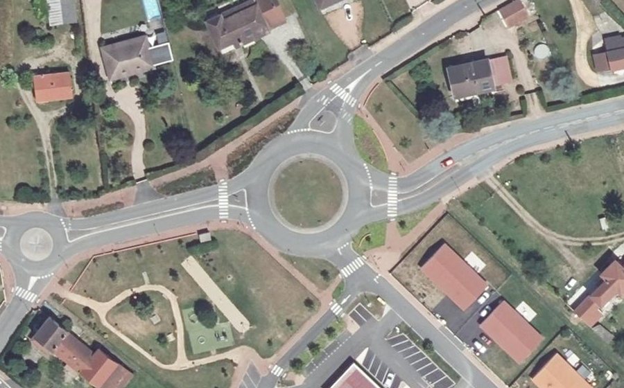Vue aérienne du Rond-point anonyme n°40284362