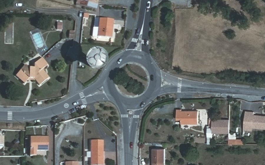 Vue aérienne du Rond-point anonyme n°40297750