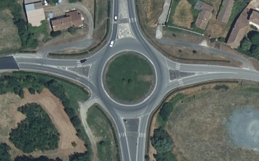 Vue aérienne du Rond-point anonyme n°40297756